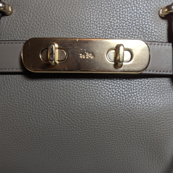 Coach Swagger - Picture 5 of 16